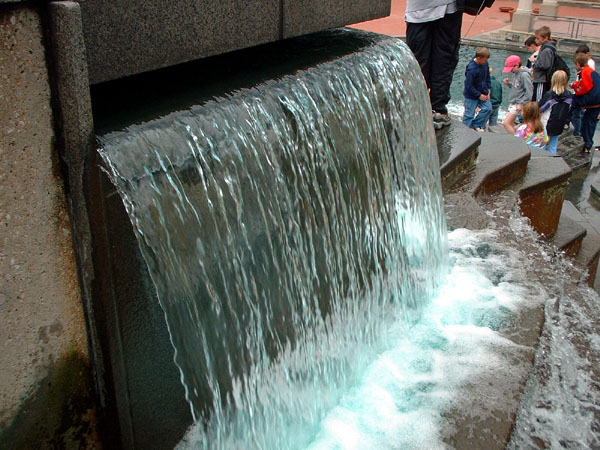 Another fountain in St. Louis .jpg 106.4K